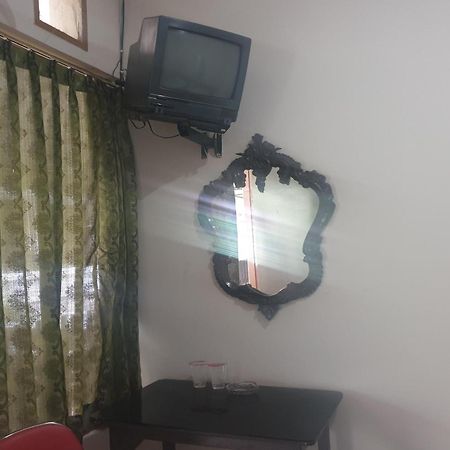 Готель Oyo Life 2090 Ratna Backpacker Syariah Проболінґо Екстер'єр фото