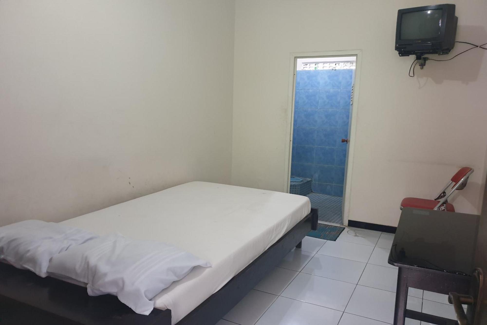 Готель Oyo Life 2090 Ratna Backpacker Syariah Проболінґо Екстер'єр фото